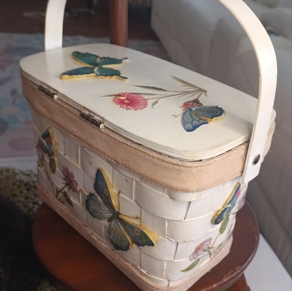 Butterfly and Floral Wooden Woven. Basket Purse Tote - Picture 10 of 15